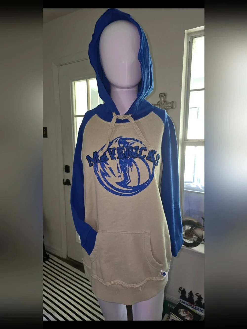 Dallas Mavericks Hoodie  Kids XL Extremely Rare